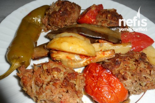 Fırında Sebzeli Et Köfte