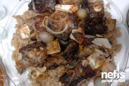 Bulgur Pilavı Yatağında Fırında Et