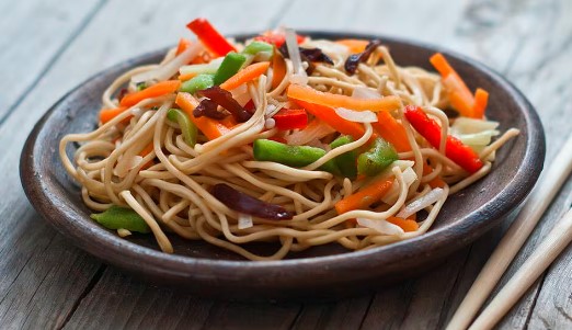 Tofu ve Sebzeli Noodle