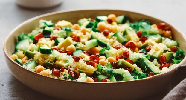 Sebzeli Kinoa Salatası