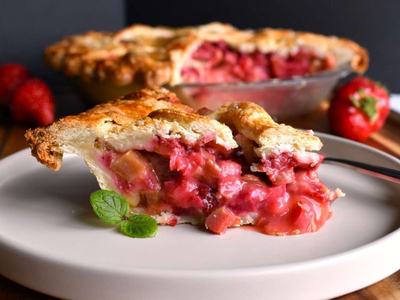 Strawberry Rhubarb Cream Pie