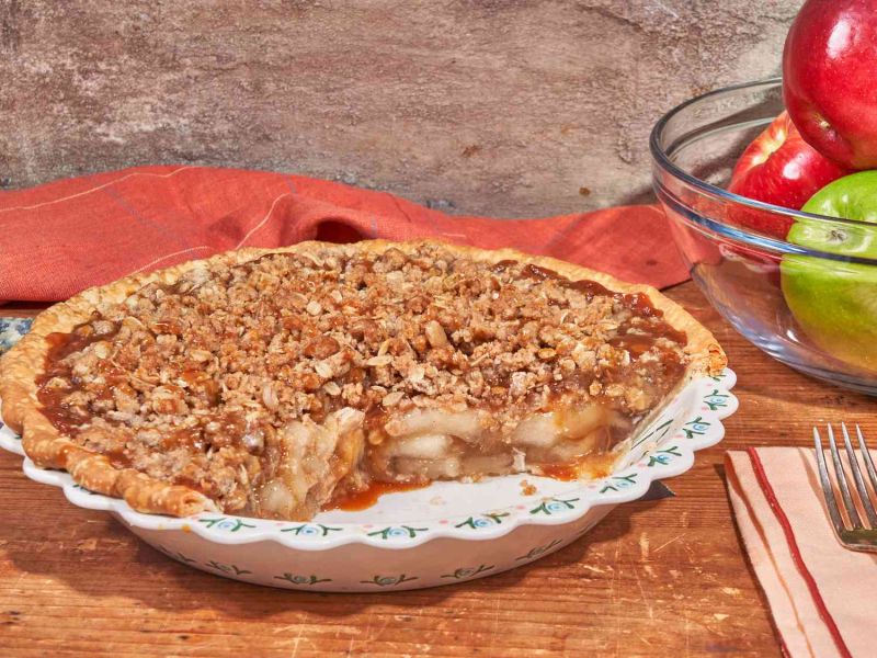 Easy Caramel Apple Crisp Pie