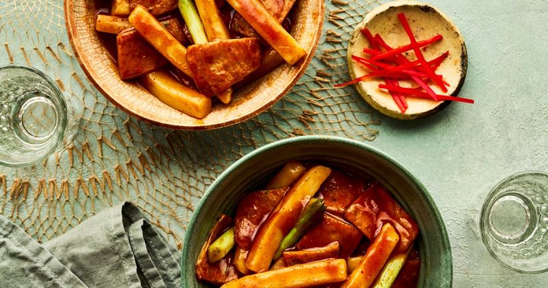 Tteokbokki (Korean Spicy Rice Cakes)