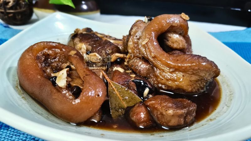 Paksiw na Pata (Pigs Feet Stew)