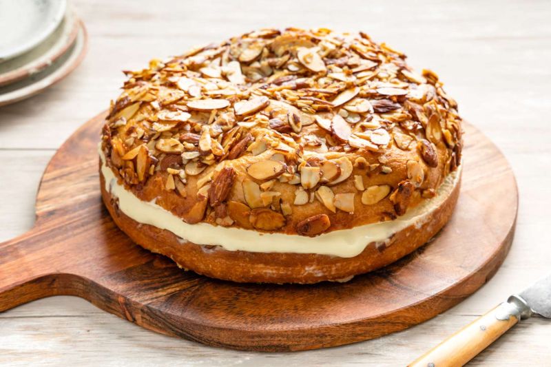 Bee Sting Cake (Bienenstich)