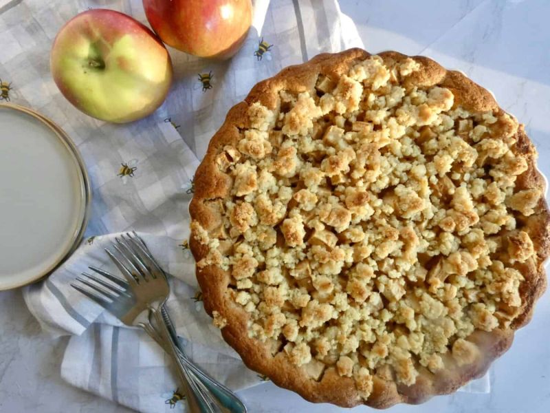 Easy German Apple Streusel Pie
