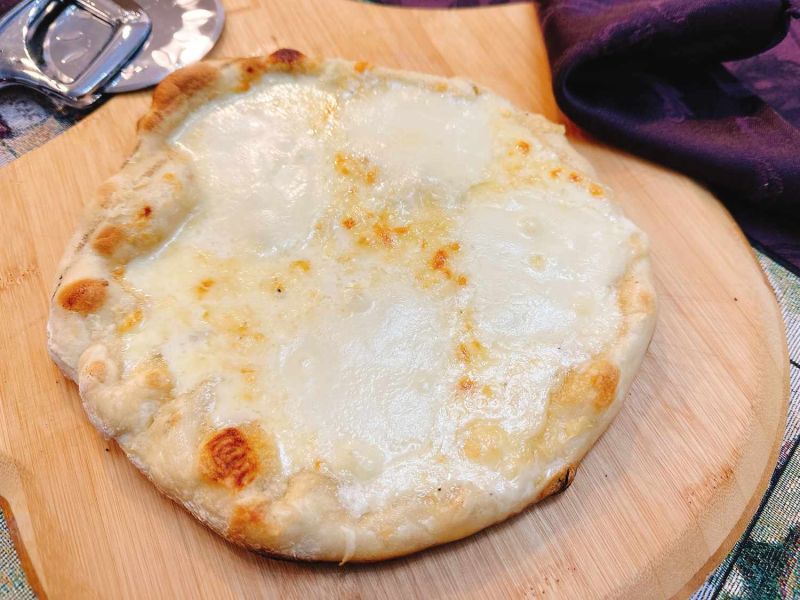 Grilled Pizza Bianca