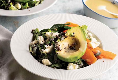 TAHİN VE LİMON SOSLU AVOKADO KASESİ