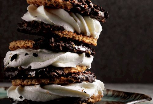 TİRAMİSU WAFFLE SANDVİÇLERİ