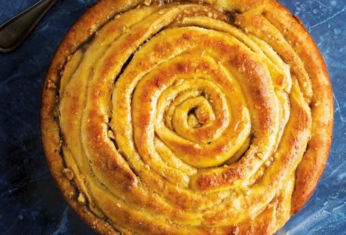 Akçaağaç glazürlü cevizli çörek