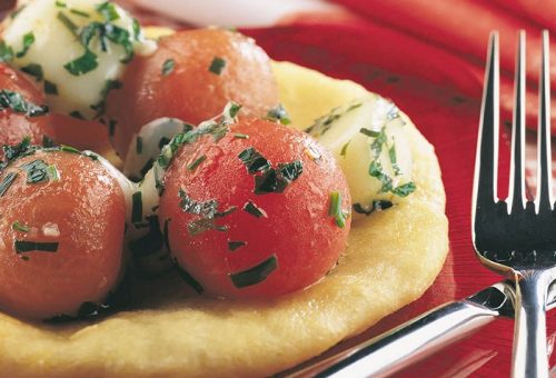 Domatesli küçük börek
