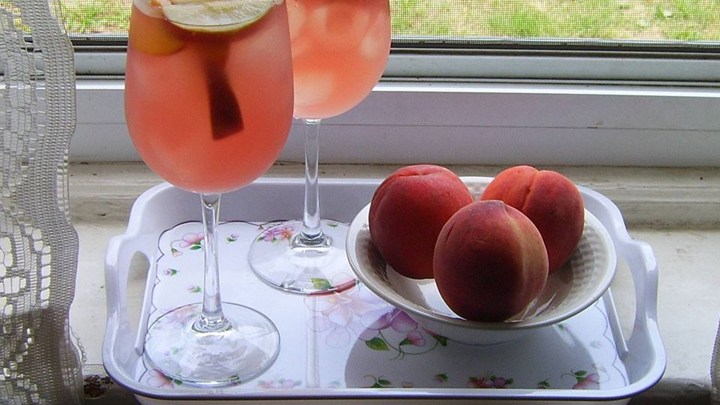 White Peach Sangria Tarifi