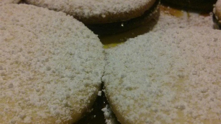 Meyve Reçeli Sandviç Kurabiyeleri