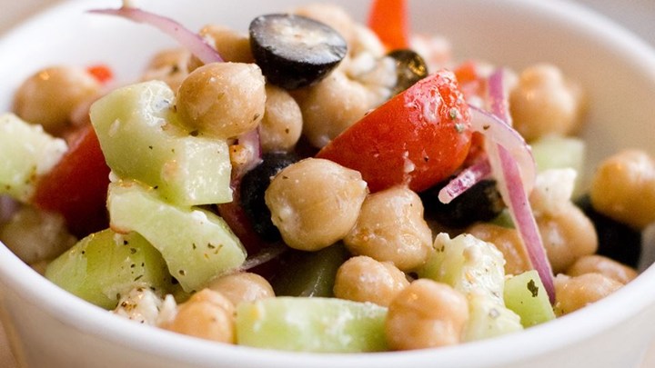 Yunan Garbanzo Fasulye Salatası