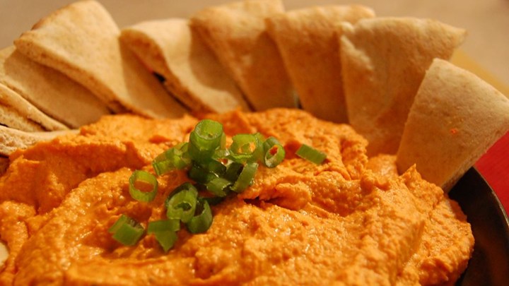 Kolay Közlenmiş Kırmızı Biber Humus
