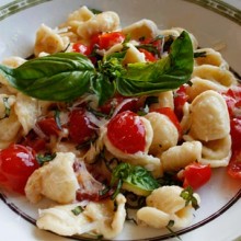 Orecchiette With Fresh Tomatoes & Pecorino Tarifi