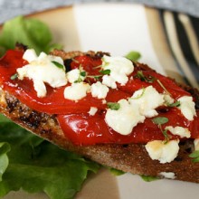 Roasted Pepper And Goat Cheese Bruschetta Tarifi
