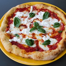 Buffalo Mozzarella & Burrata Pizza Tarifi