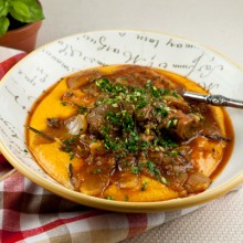Slow Cooker Lamb Shanks With Sweet Potato Polenta Tarifi