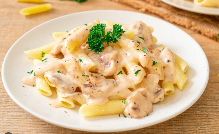 Tavuklu Mantarlı Kremalı Makarna